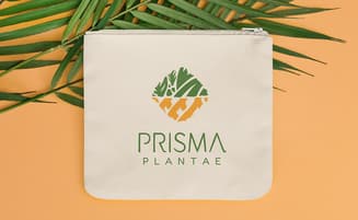 Mockup de Bolso del Logo de Prisma Plantae